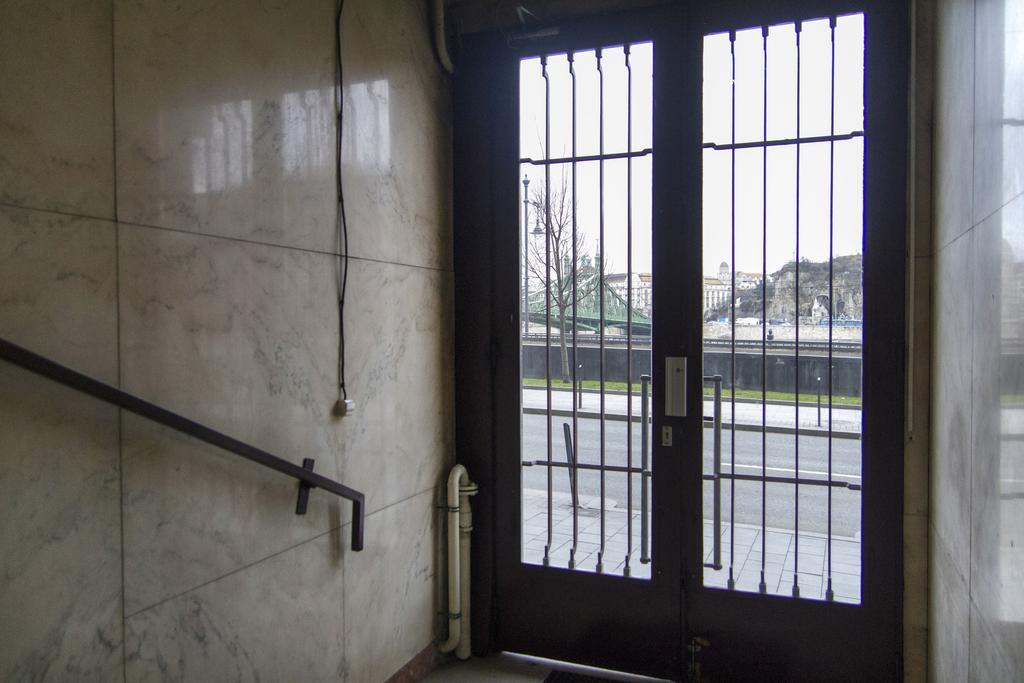 Central Danube Apartment Budapest Luaran gambar